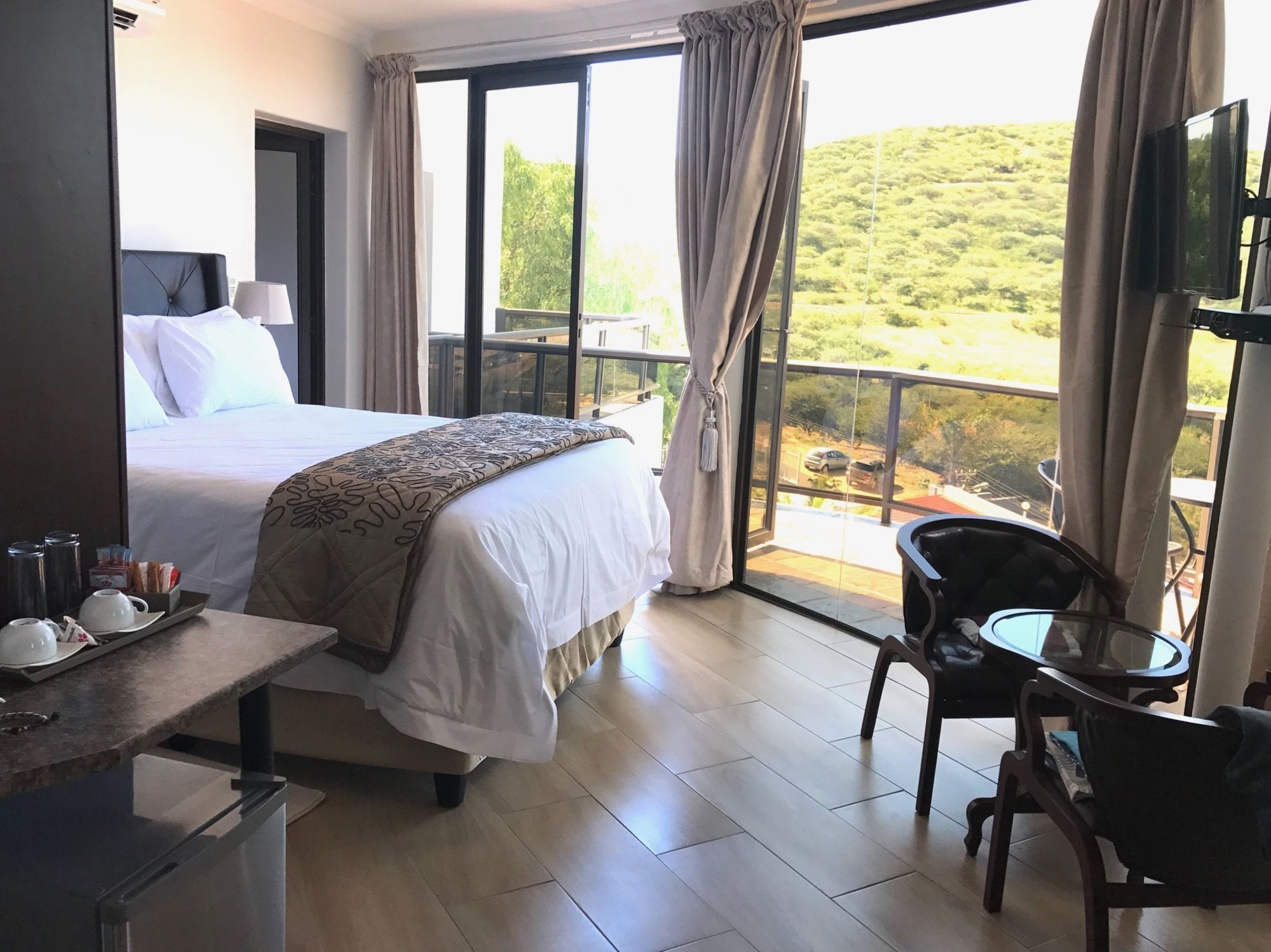 Burg'S View Boutique Hotel Windhoek Bagian luar foto